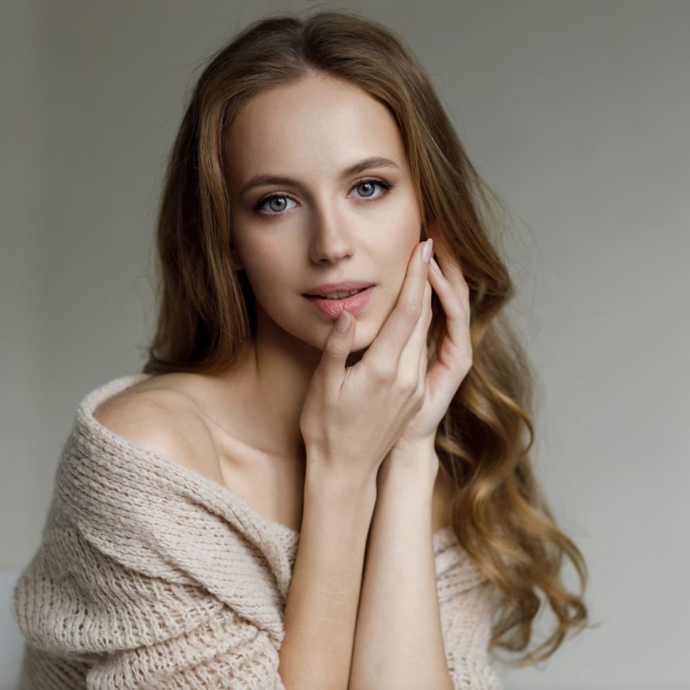 pretty-young-woman-portrait-indoor